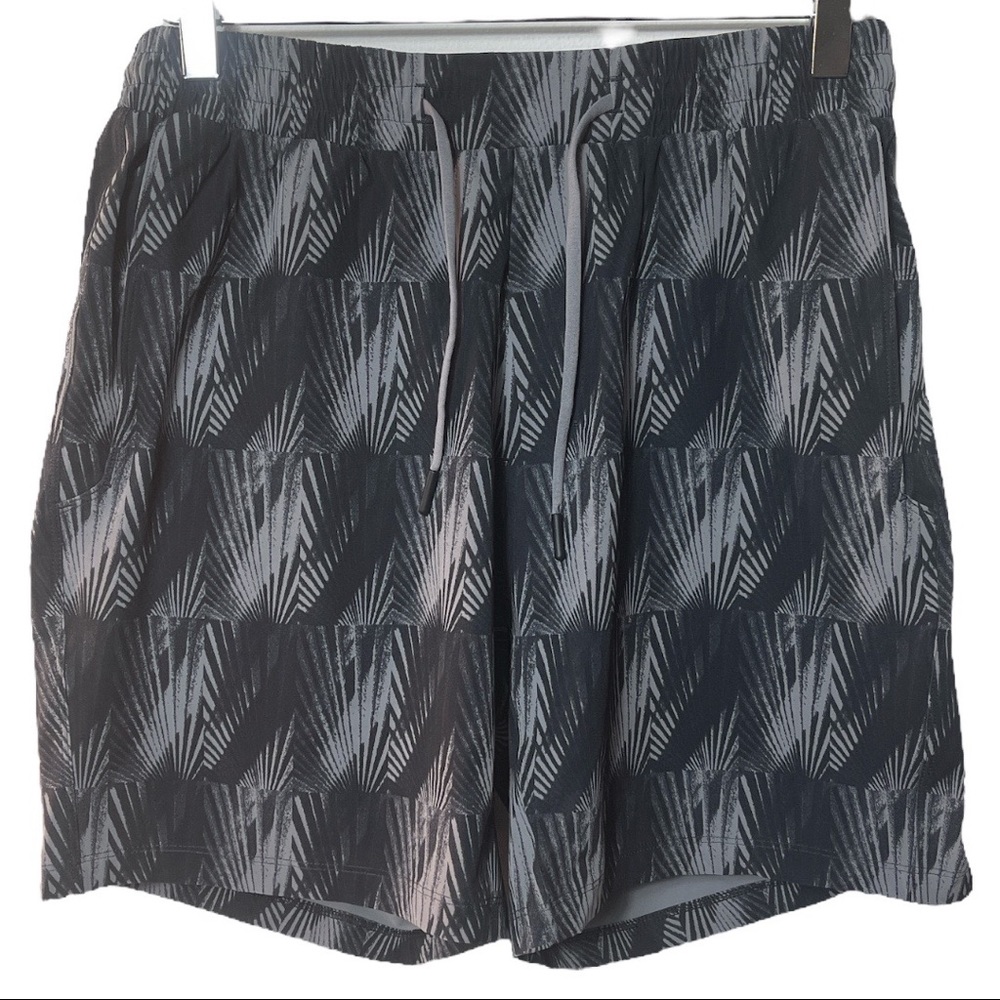 Lululemon shorts 6”inseam liner-less men’s athletic shorts. Medium